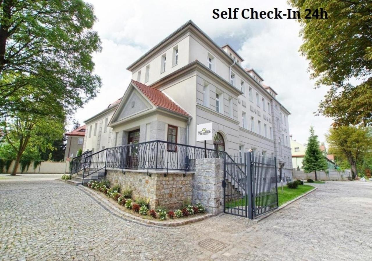 Villa La Pierre Strzegom Exteriör bild